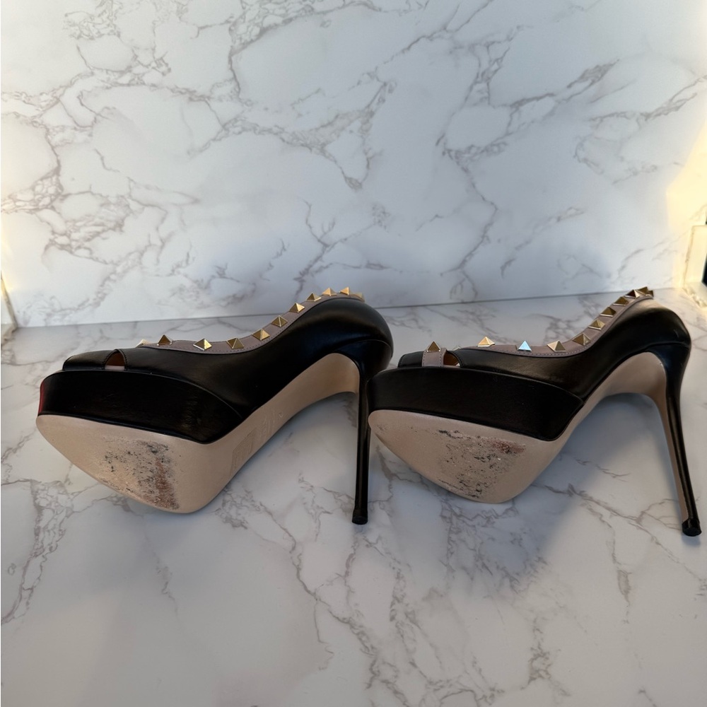 VALENTINO Rockstud Accents Patent Leather Pumps US7.5 IT37 - Picture 5 of 5